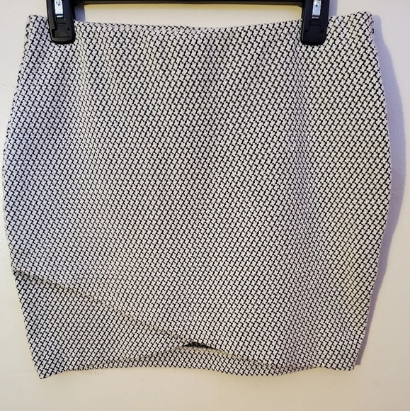 H&M wrap skirt quilt like texture black and white size S - Picture 1 of 4